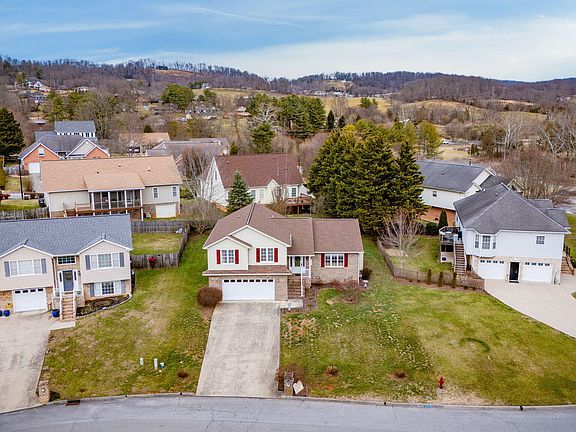 4th image of 140 Old Mill Ct