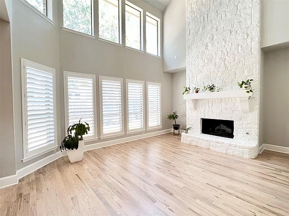 2nd image of 15758 Stonebridge Dr