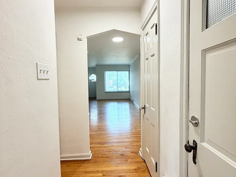 6337 Sutherland Ave #1F — Photo 13