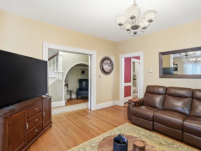 28 Alumni Ave — Photo 17