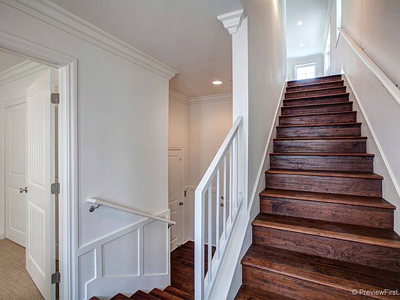 4th image of 7732 Ivanhoe Ave