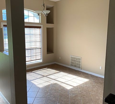 Dining room w/built ins