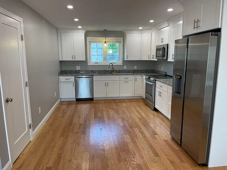 1093 Main St #3 — Photo 6