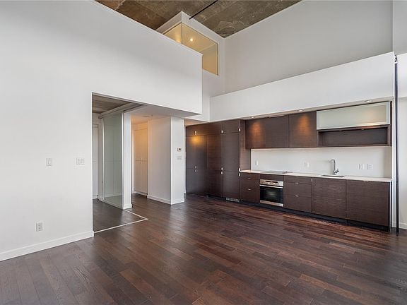 2nd image of 770 Fisgard St #416