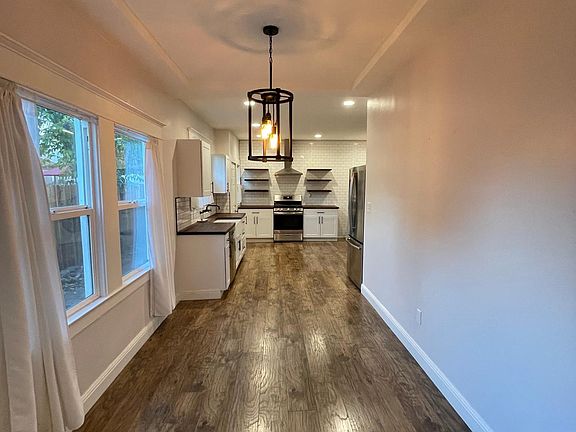 2nd image of 820 W Willow St #820