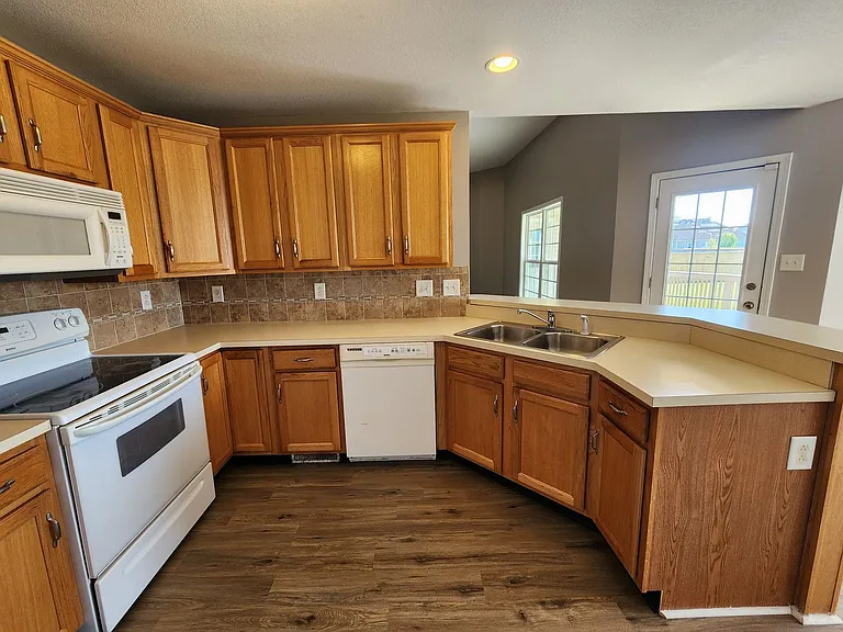 824 Ellie Nat Dr — Photo 17