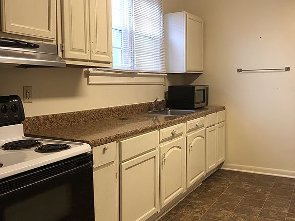5th image of 1006 W Washington St