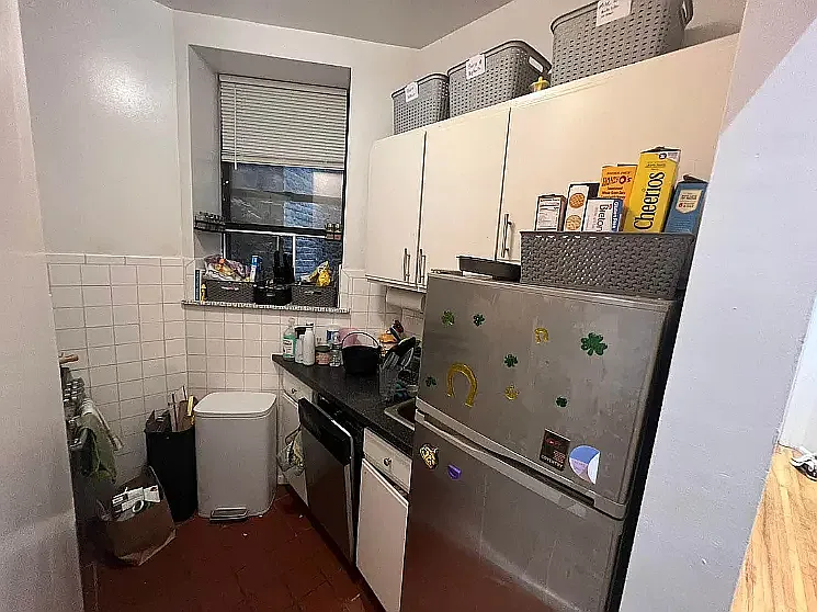 413 W 52nd St #1A — Photo 9