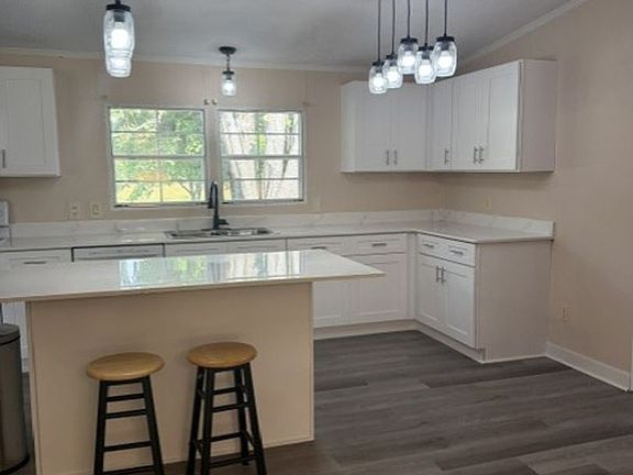 3rd image of 5660 Creek Rd