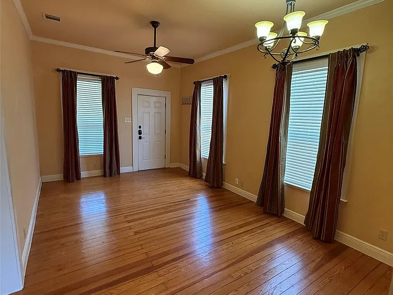 406 Normandy St — Photo 5
