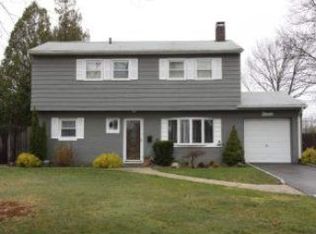 7 Bette Ln, Commack, NY 11725