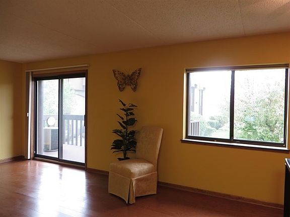 4th image of 103 Caterpillar Dr APT 2C