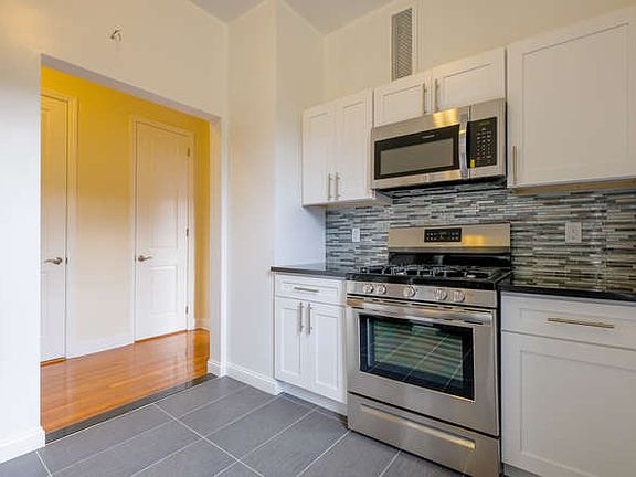 3rd image of 11525 Metropolitan Ave APT 222