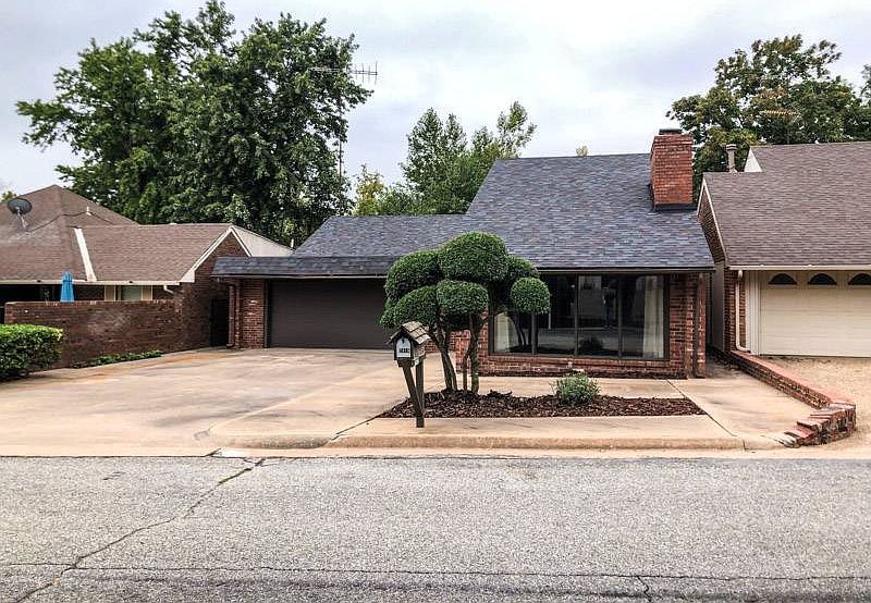 1st image of 2418 Sherwood Dr
