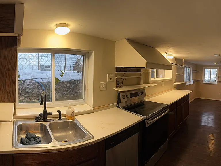 819 Wyandotte Ave — Photo 15