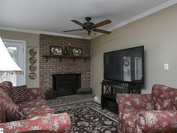 3rd image of 8 Maria Louisa Ln