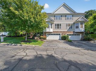 8 Green Ct, Middletown, NY 10940