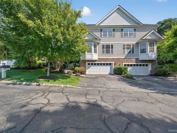 8 Green Court, Middletown, NY 10940