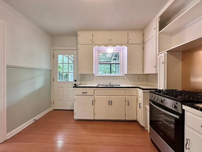 914 E 39th St #1 — Photo 22