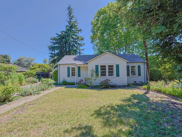 Ross Rd — Photo 1
