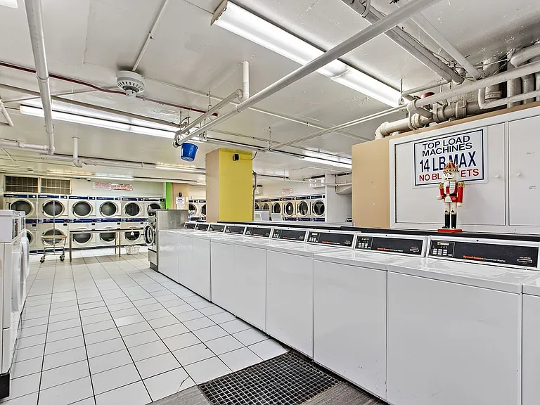 655 W Irving Park Rd #2106 — Photo 16