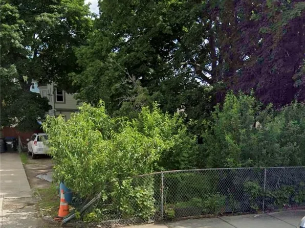 134 Early St, Providence, RI 02907