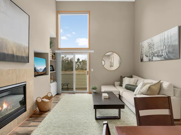 9005 Sawgrass Gln, Maple Grove, MN 55311