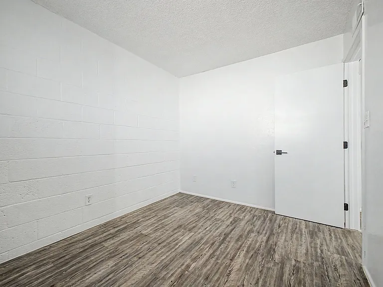 9514 N. 8th St — Photo 18