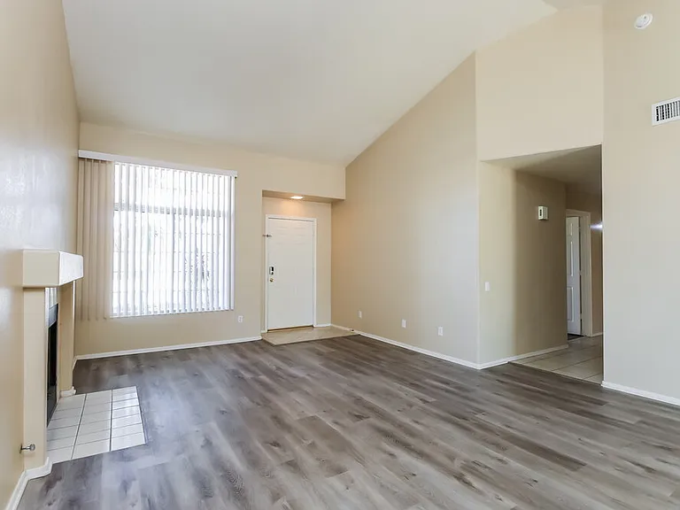 1130 N Meadows Dr — Photo 5