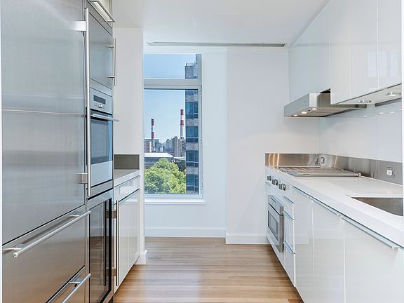 5th image of 400 E 67th St #14C