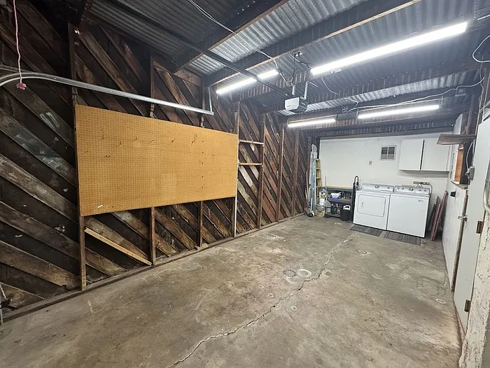 1445 E Flower St — Photo 19
