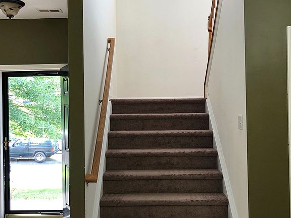 3rd image of 8 Birds Nest Ct