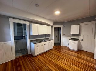 146 Pearl St APT 2L, Holyoke, MA 01040