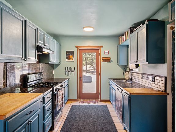 3rd image of 46 Blue Jay Way