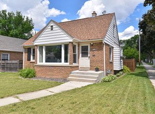 8904 W Center St, Wauwatosa, WI 53222