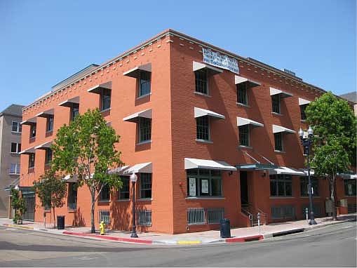 5th image of 448 W Market St Unit 301