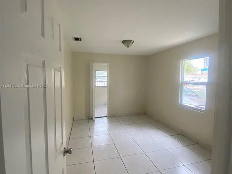 3104 NW 21st Ave #F — Photo 6