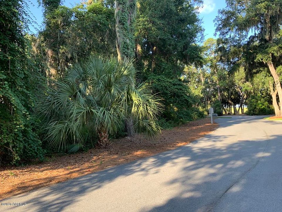 1st image of 813 Island Cir W