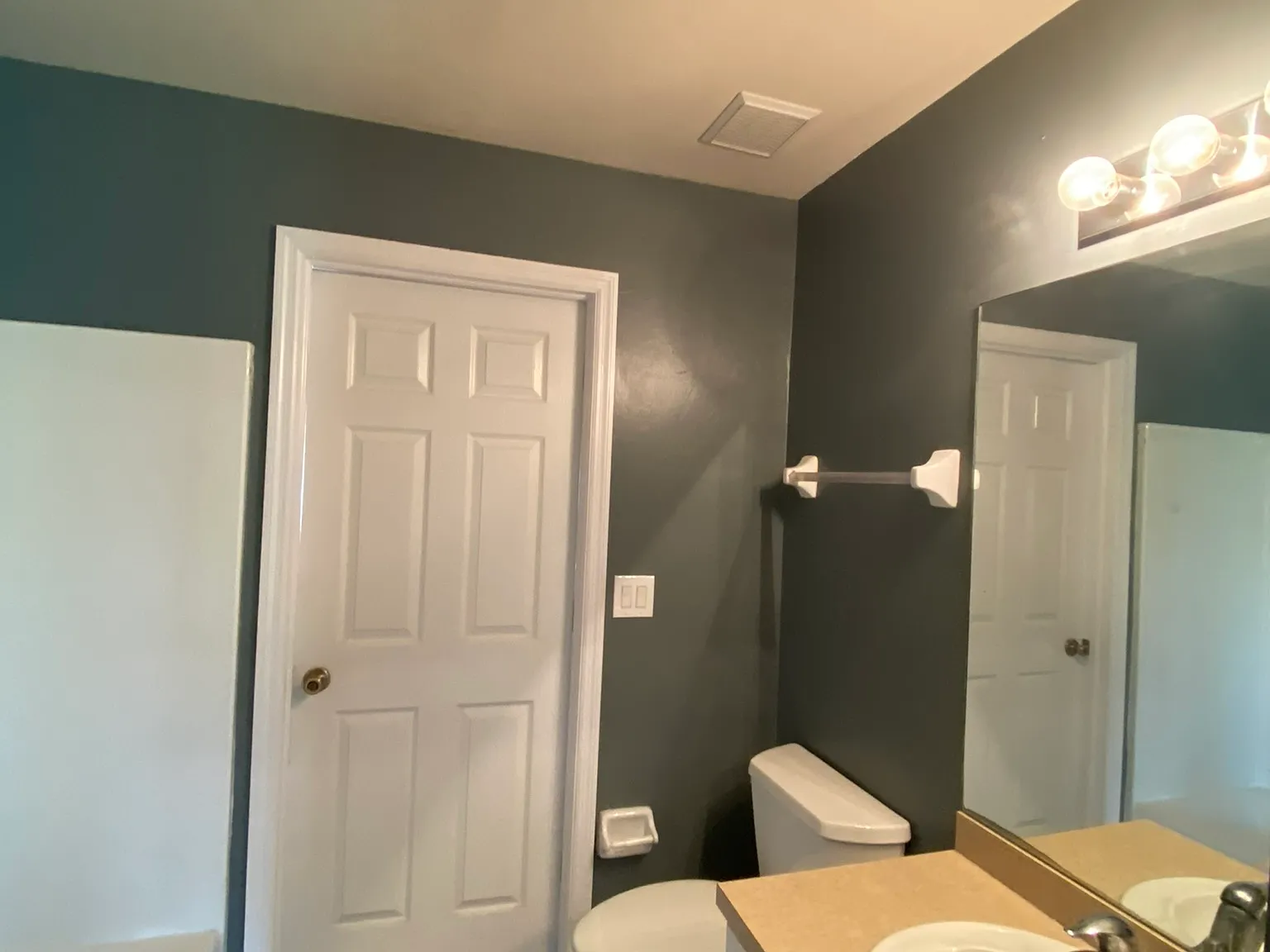 3 bed, 1455 sqft, $1,900 — Photo 3