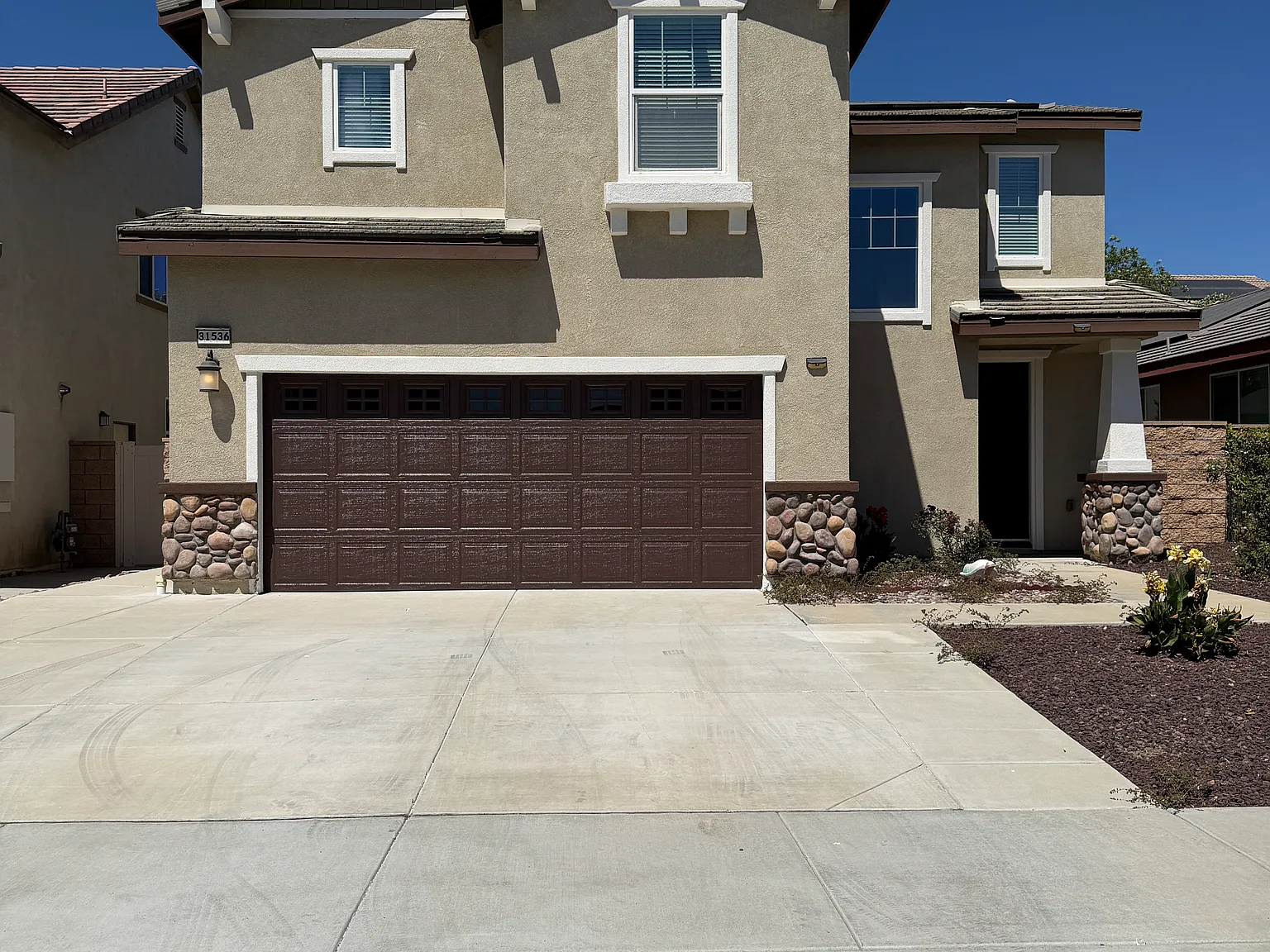 4 bed, 2017 sqft, $3,200 — Photo 1