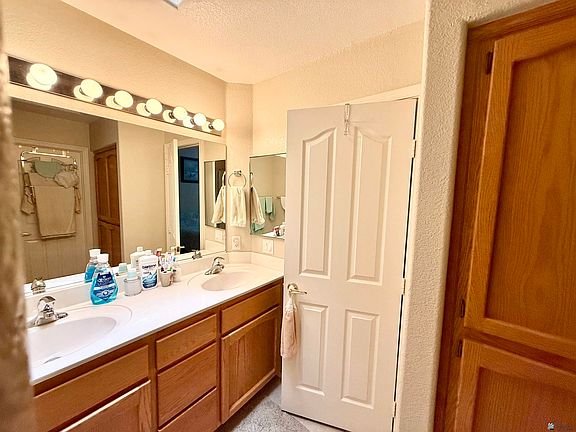 4th image of 10672 E 35th St