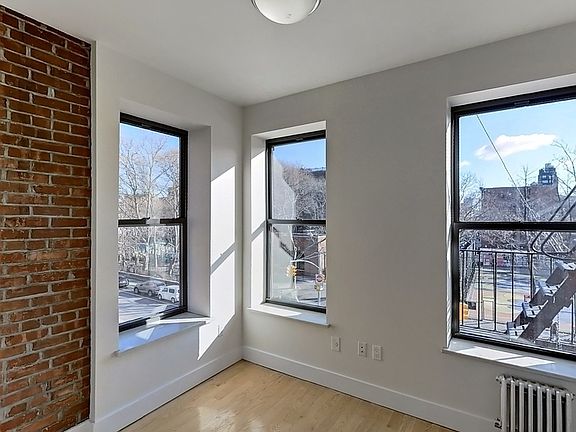 5th image of 19 Stanton St #32A