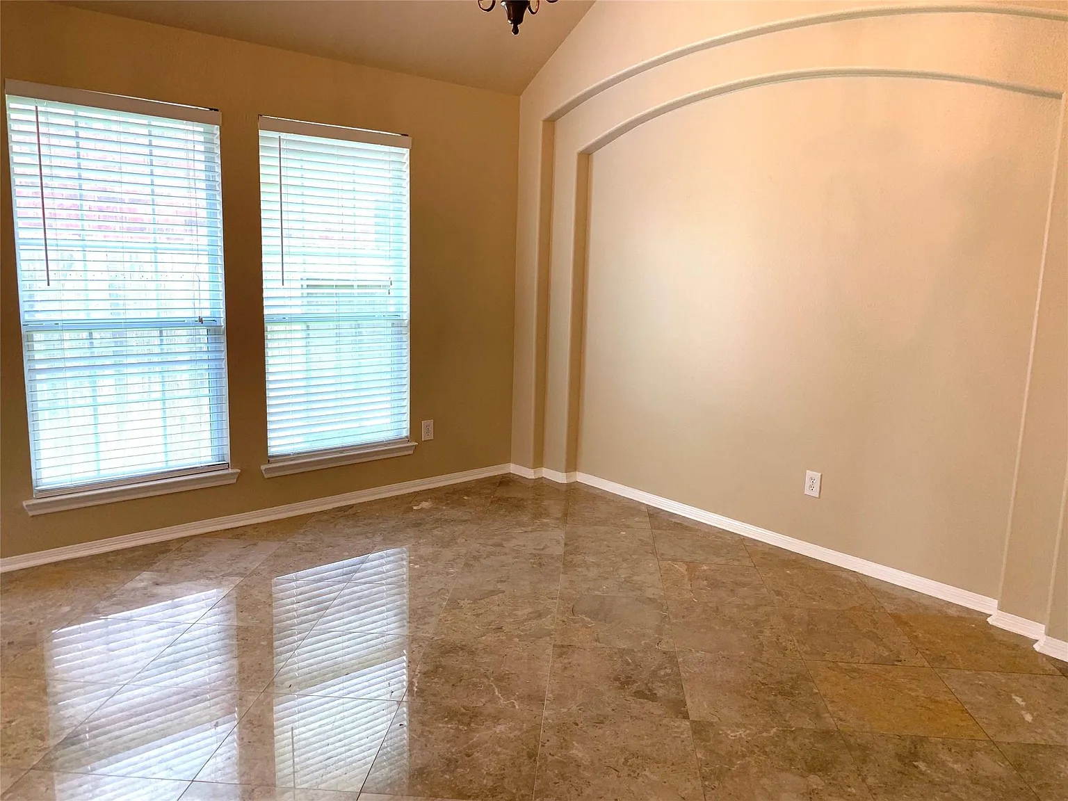 4 bed, 2.0 bath, 2018 sqft, $2,400 — Photo 3