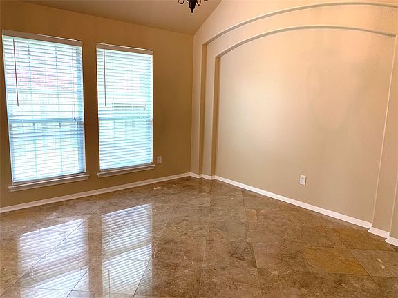 3rd image of 2822 Chalet Knolls Ln