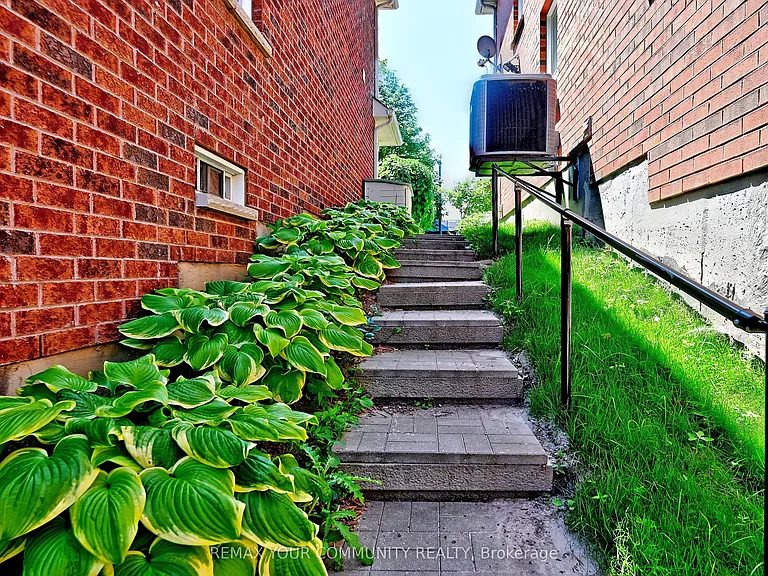 73 Laurendale Ave — Photo 41