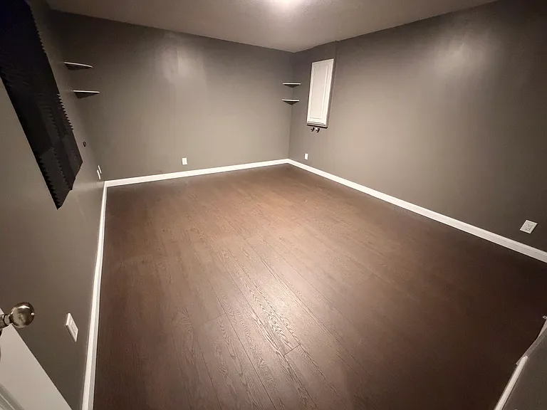 908 Mineral Dr — Photo 28