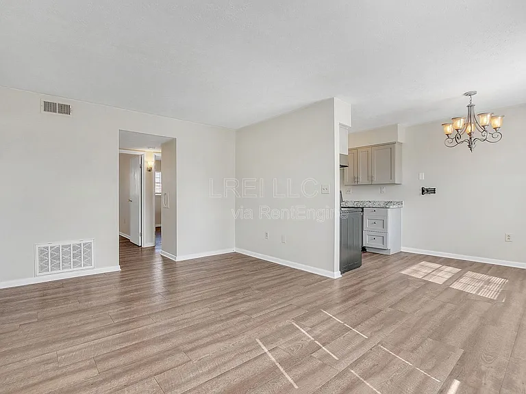 3325 Breckenridge Ln #4 — Photo 3