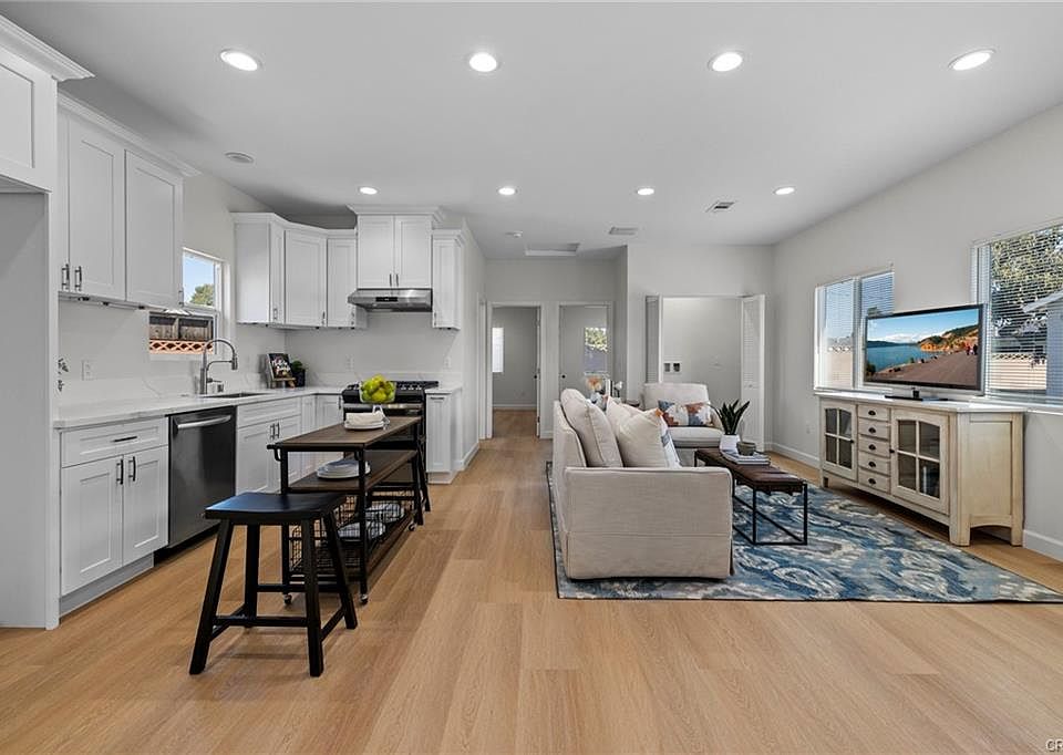 1st image of 6635 Vanguard Ave
