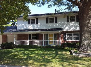 5840 Earl Dr, Lincoln, NE 68505
