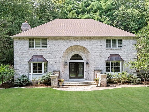 3rd image of 135 Woodbridge Dr